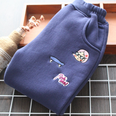 Μοντέρνο παιδικό αθλητικό μπουφάν σε κεντήματα μπλε, μαύρο και μοβ χρώμα