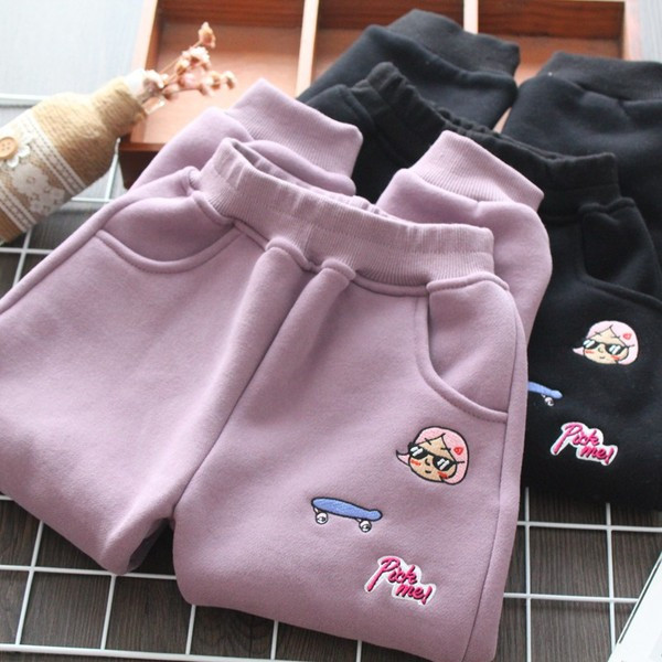 Μοντέρνο παιδικό αθλητικό μπουφάν σε κεντήματα μπλε, μαύρο και μοβ χρώμα