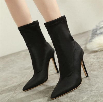 Casual γυναικέιες μπότες  με λεπτό τακούνι και φερμουάρ σε μαύρο χρώμα