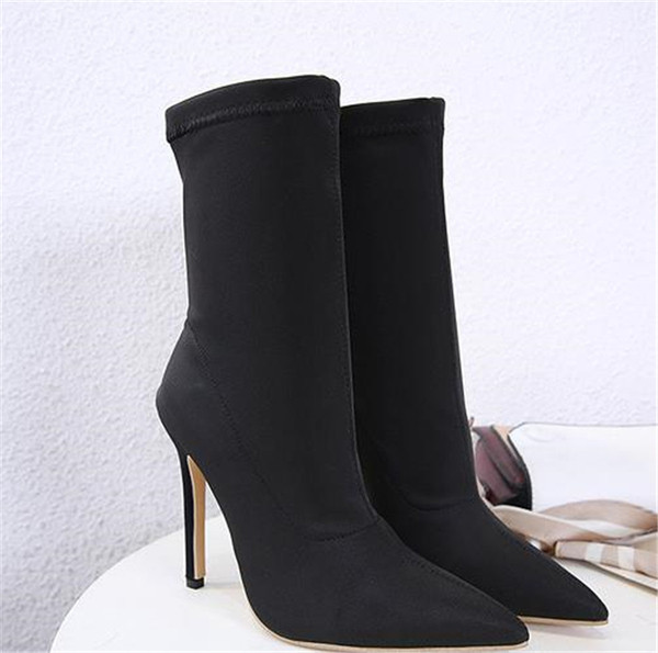 Casual γυναικέιες μπότες  με λεπτό τακούνι και φερμουάρ σε μαύρο χρώμα