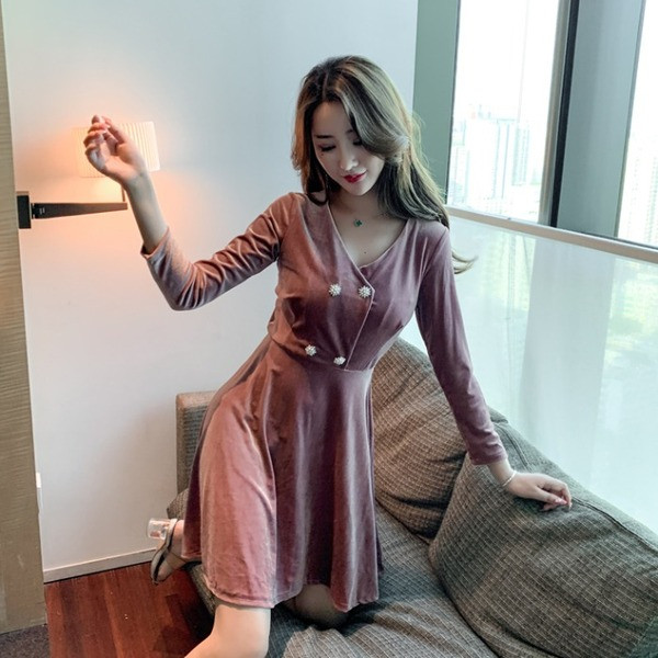 Rochie de dama moderna din catifea cu nasturi si maneci lungi in roz si negru