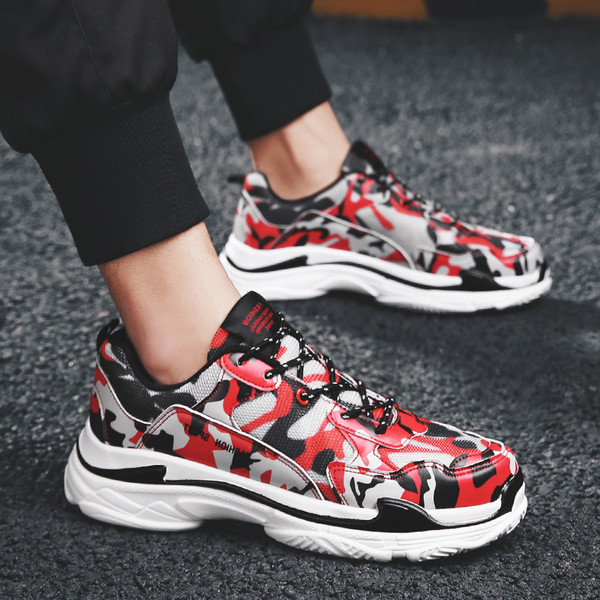 Modern férfi terepszínű tornacipő fűzővel és durva talppal, három színben