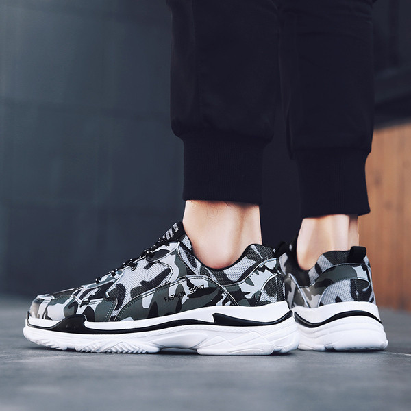 Modern férfi terepszínű tornacipő fűzővel és durva talppal, három színben