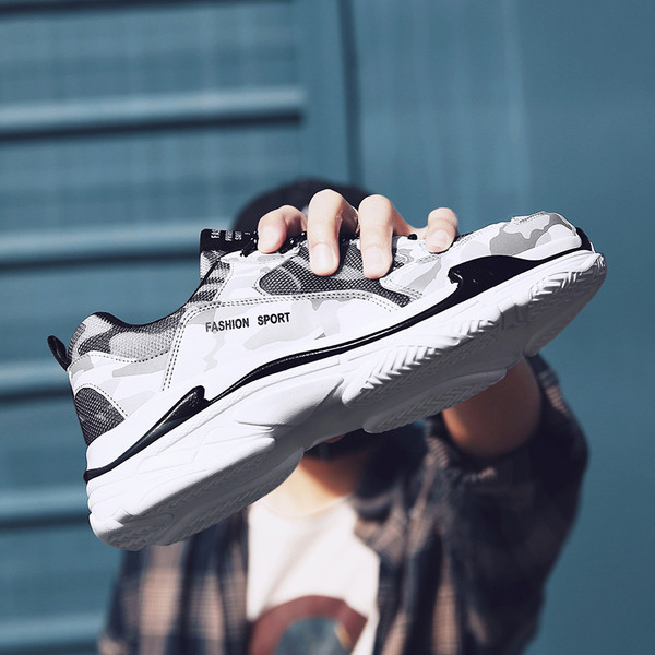 Modern férfi terepszínű tornacipő fűzővel és durva talppal, három színben