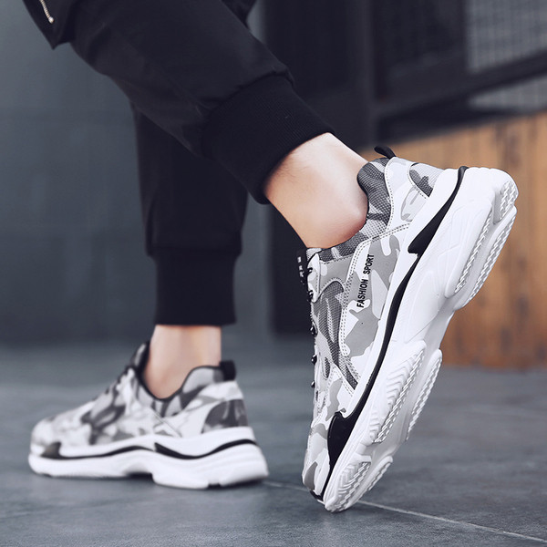 Modern férfi terepszínű tornacipő fűzővel és durva talppal, három színben