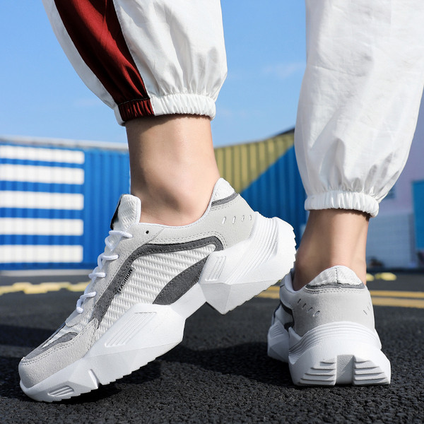 ΝΕΟ μοντέλο μοντέρνα αθλητικά ανδρικά παπούτσια με σκληρή σόλα σε τρία χρώματα
