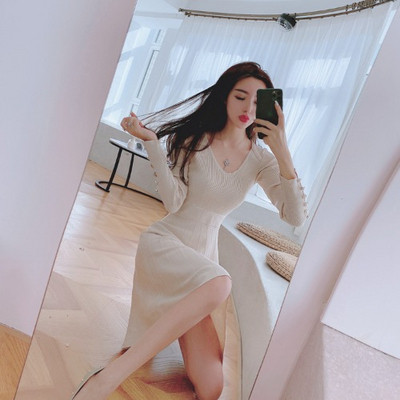 Κομψό γυναικείο φόρεμα  με λαιμόκοψη στο μπεζ και μαύρο χρώμα