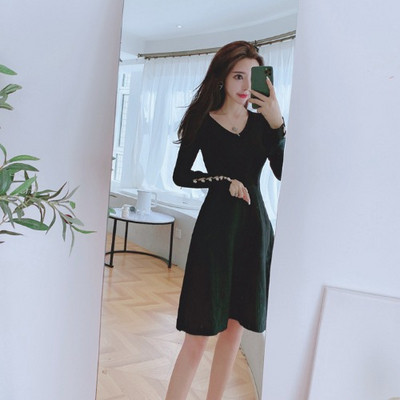 Κομψό γυναικείο φόρεμα  με λαιμόκοψη στο μπεζ και μαύρο χρώμα