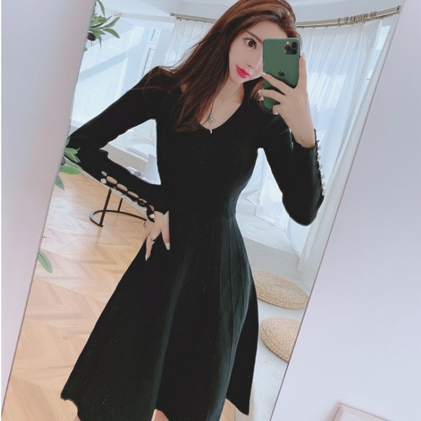 Κομψό γυναικείο φόρεμα  με λαιμόκοψη στο μπεζ και μαύρο χρώμα