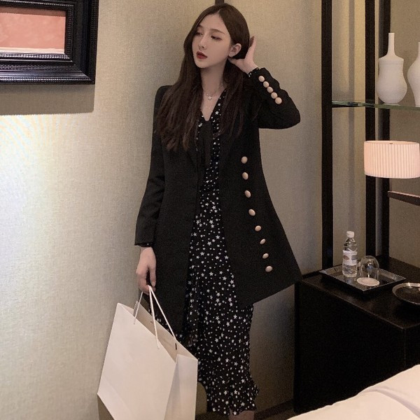 Jachetă lungă, cu nasturi, de culoare neagră