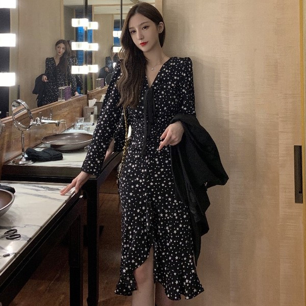 Jachetă lungă, cu nasturi, de culoare neagră