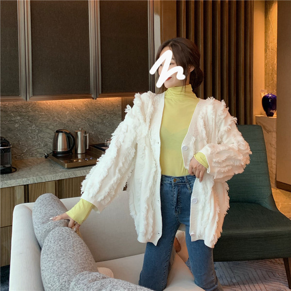 Cardigan de damă cu franjuri și nasturi în alb și negru