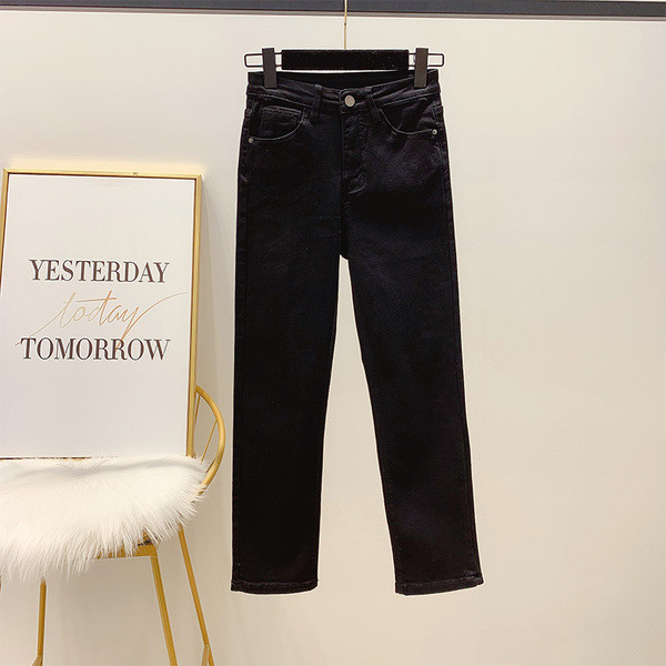 Μοντέρνα γυναικεία τζιν σε λευκό και μαύρο χρώμα