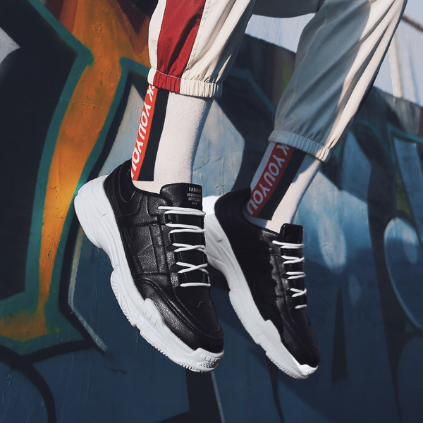 Tenisi de bărbați controversați cu șireturi și talpă aspră în trei culori