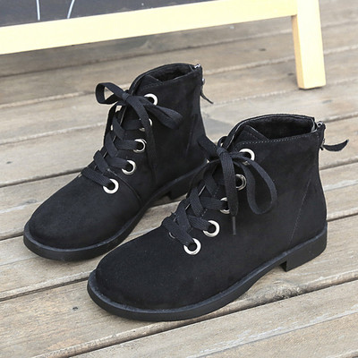 Γυναικείες μπότες με μαύρη και μπεζ επίπεδη σόλα - δύο χρώματα