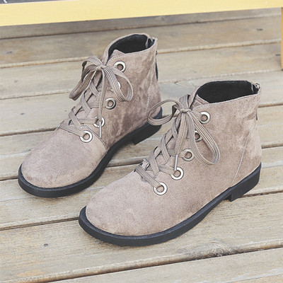 Γυναικείες μπότες με μαύρη και μπεζ επίπεδη σόλα - δύο χρώματα