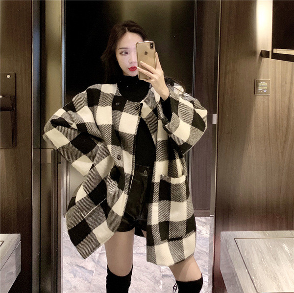 Palton lat subțire în carouri, cu buzunare