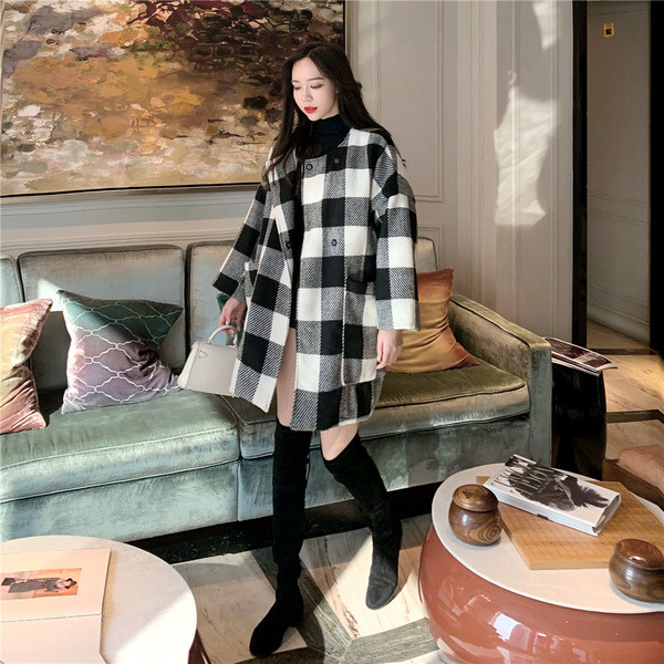 Palton lat subțire în carouri, cu buzunare