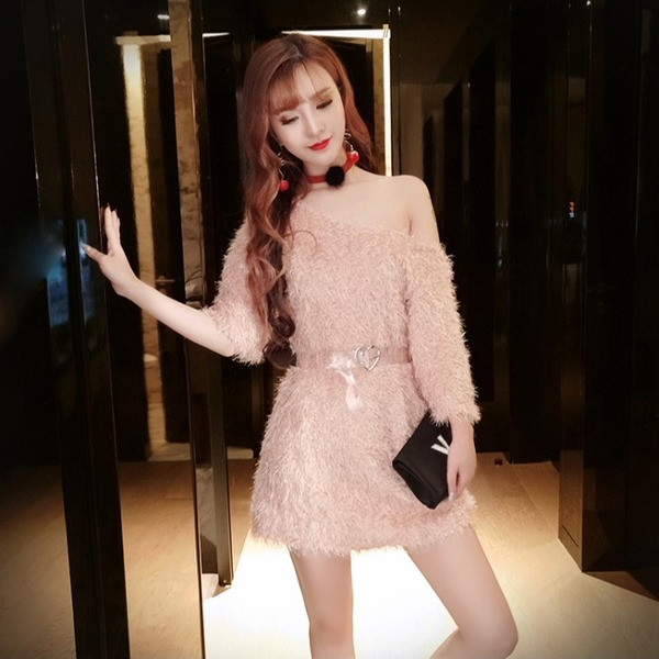 Rochie de dama moderna cu umerii goi in alb si roz