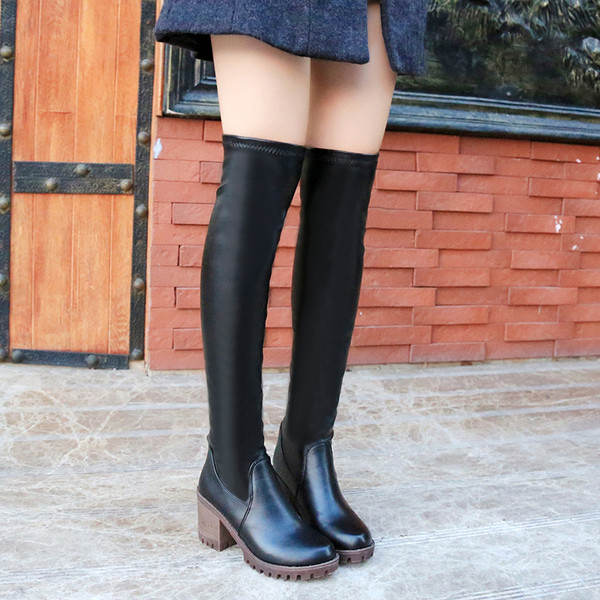 Ghete de dama moderne din piele in negru