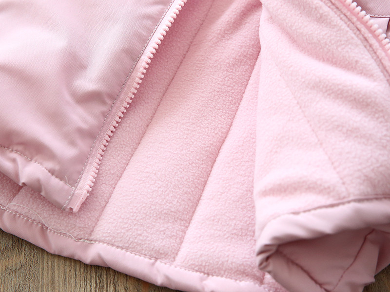 Új modell modern gyerek téli kabát lányoknak rózsaszín és lila rátéttel