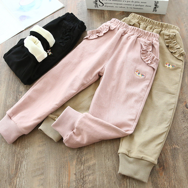 Νέο μοντέλο παιδικό παντελόνι για κορίτσια με κεντήματα και τσέπες σε καφέ, ροζ και μαύρο χρώμα