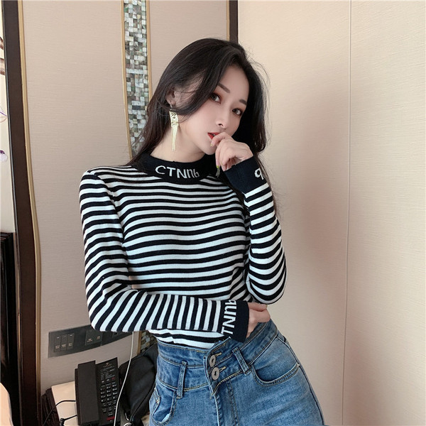 Γυναικεία σλιμ μπλούζα με δαντέλα - δύο χρώματα