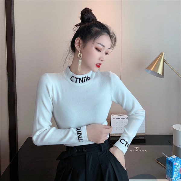 Γυναικεία σλιμ μπλούζα με δαντέλα - δύο χρώματα