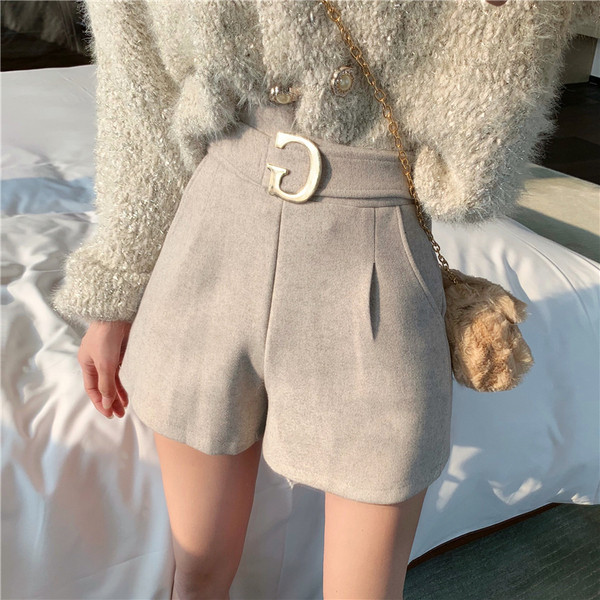 Magas derékú rövidnadrág szürke és fekete színben