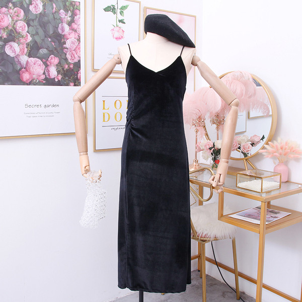 Μοντέρνο γυναικείο φόρεμα  βελούδο, κόκκινο και μαύρο χρώμα