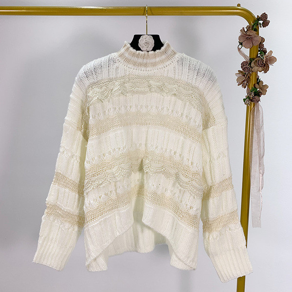 Pulover de dama din tricotat subtire si dantela alba