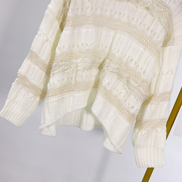 Pulover de dama din tricotat subtire si dantela alba