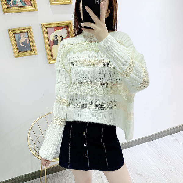 Pulover de dama din tricotat subtire si dantela alba