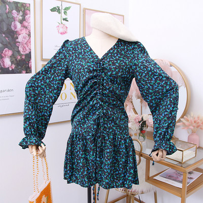 Új modell női ruha spitz nyakkivágással és mintával több színben