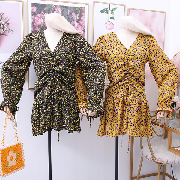 Új modell női ruha spitz nyakkivágással és mintával több színben