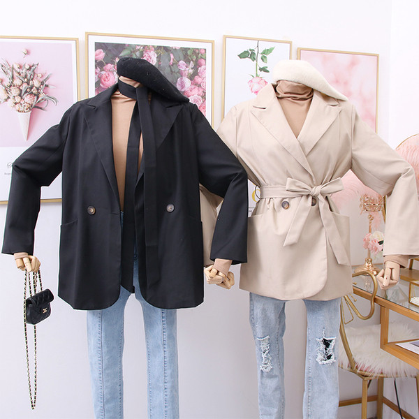 Palton modern de dama cu centura si nasturi in negru si maro