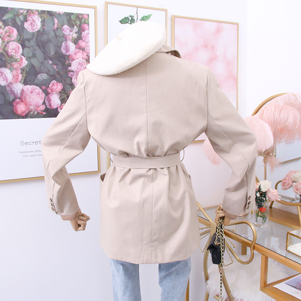 Palton modern de dama cu centura si nasturi in negru si maro