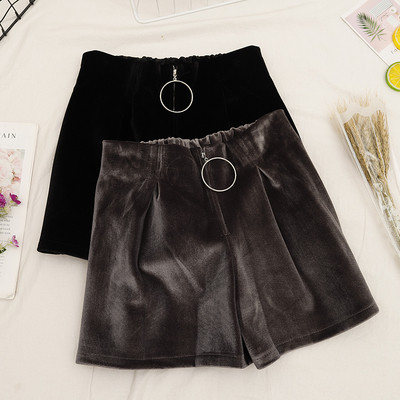 Pantaloni scurți casual de damă cu fermoar în culorile gri și negru