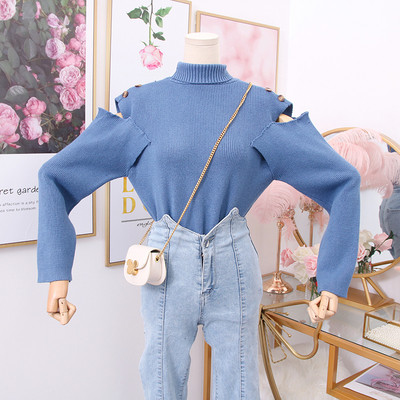 Pulover de damă modern cu decupaje într-un guler polo