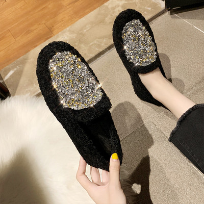 Lapos talpú női pehelycipő fehér és fekete színben