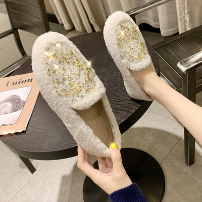 Lapos talpú női pehelycipő fehér és fekete színben