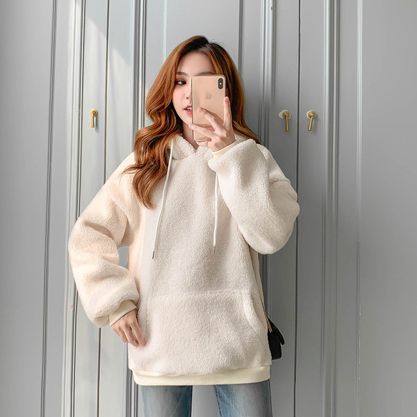 Női alkalmi pulóver kapucnival és zsebbel - hosszú rózsaszín és bézs modell