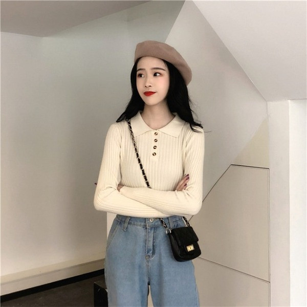 Pulover de dama actual cu guler clasic si nasturi in negru si bej