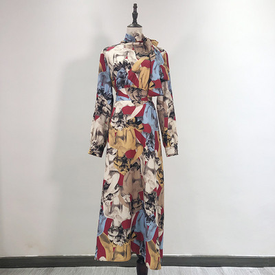 Rochie lunga de dama cu model colorat si decolteu