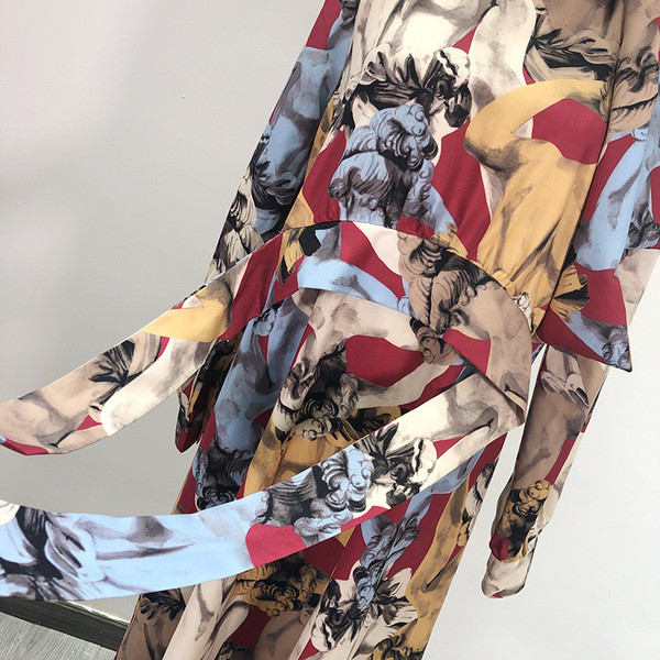 Rochie lunga de dama cu model colorat si decolteu