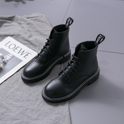 Alkalmi női bőrcsizma fekete fűzővel