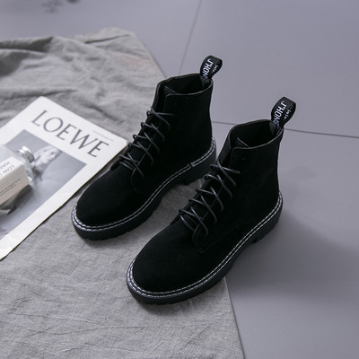 Alkalmi női bőrcsizma fekete fűzővel