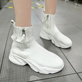 Γυναικεία καθημερινά αθλητικά παπούτσια σε λευκό και μαύρο χρώμα