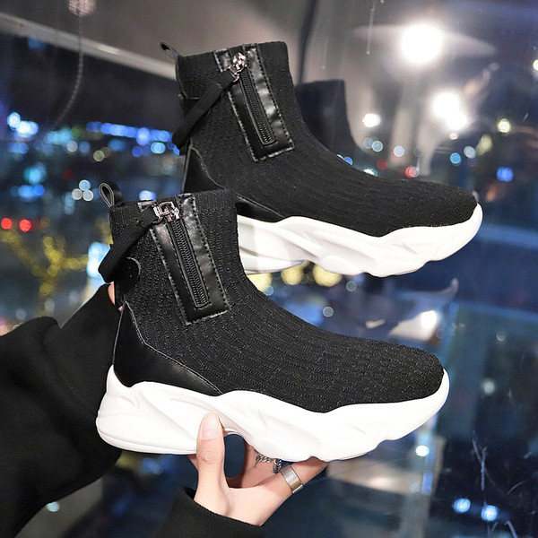 Γυναικεία καθημερινά αθλητικά παπούτσια σε λευκό και μαύρο χρώμα