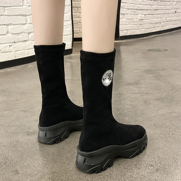 Cizme de dama cu talpa inalta de culoare neagra